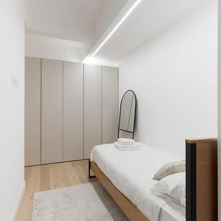 Appartement Guesthost - Luxury De Angeli, Milaan