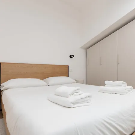 Appartement Guesthost - Luxury De Angeli, Milaan