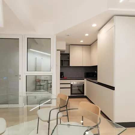 Guesthost - Luxury De Angeli, *