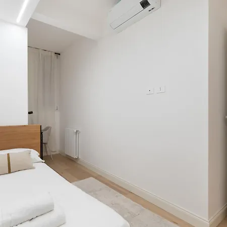 Guesthost - Luxury De Angeli, *
