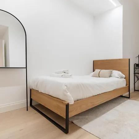 Appartement Guesthost - Luxury De Angeli, Milaan